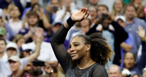 Zapowiadająca rychły koniec kariery 40-letnia Serena Williams przegrała z Australijką Ajlą Tomljanovic 5:7, 7:6 (7-4) i 1:6 w trzeciej rundzie wielkoszlemowego US Open. Największy na świecie kort im. Arthura Ashe'a opuszczała jednak jako bohaterka, a kibice zgotowali jej owacyjne pożegnanie.