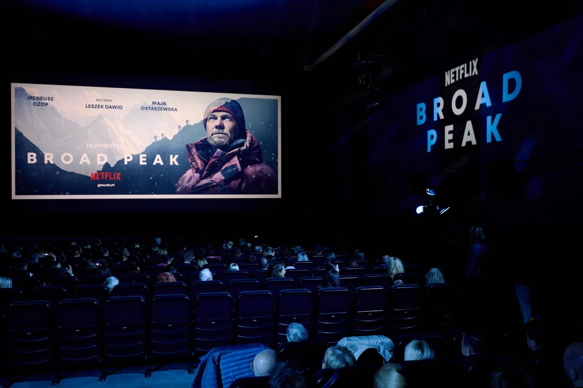 W stolicy Tatr odbył się pokaz specjalny filmu Broad Peak - opartego na prawdziwych wydarzeniach opowieści o życiu Macieja Berbeki. Do Zakopanego przyjechali twórcy tego pierwszego z polskich filmów o himalaizmie. Obecna była też rodzina i przyjaciele Maćka Berbeki, który zginął schodząc ze szczytu Broad Peaku, po tym, jak Polacy jako pierwsi na świecie zdobyli go zimą. 