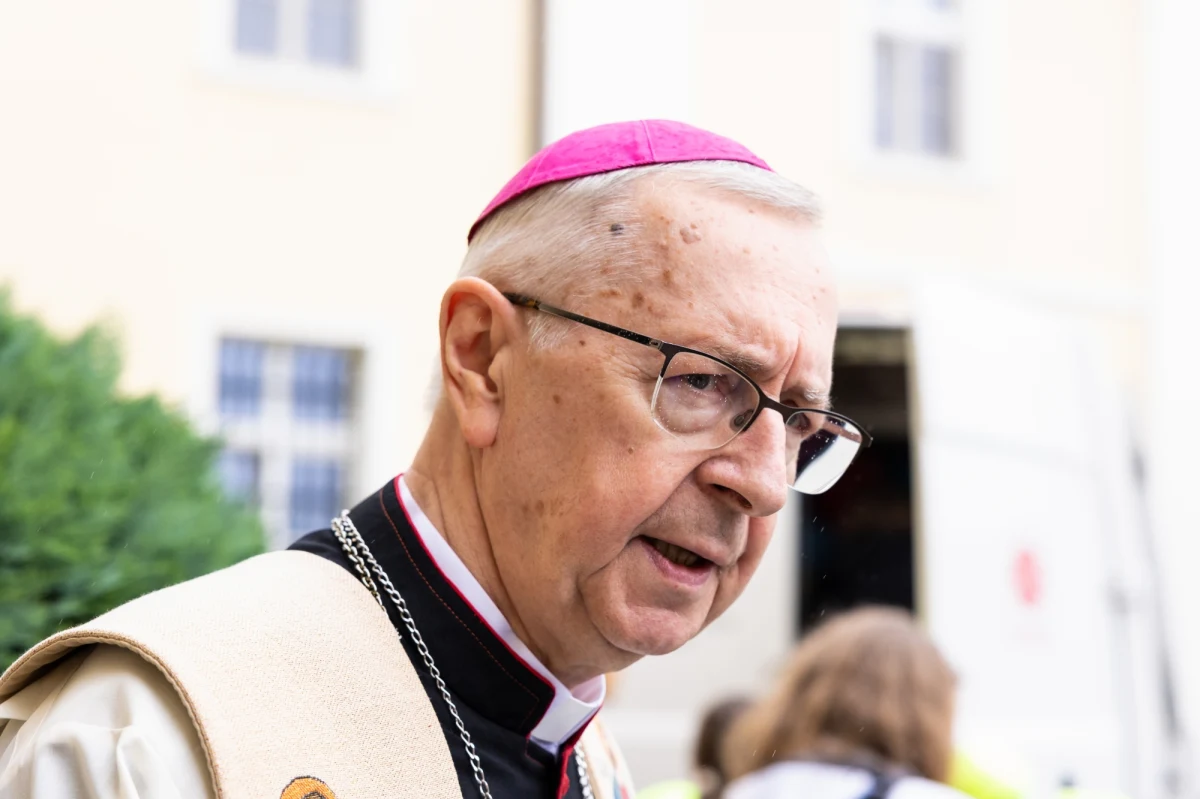 Przewodniczący polskiego episkopatu abp Stanisław Gądecki opublikował oświadczenie ws. raportu dotyczącego reparacji wojennych od Niemiec. "Poruszane kwestie trzeba rozpatrywać w kontekście wieloletniego procesu polsko-niemieckiego pojednania" - napisał.