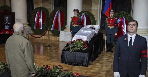 Michaił Gorbaczow, ostatni sekretarz generalny KPZR i jedyny prezydent ZSRR, spoczął na Cmentarzu Nowodziewiczym w Moskwie. Zmarły 91-letni polityk został pochowany w grobie rodzinnym obok małżonki Raisy. Zarówno pogrzeb, jak i trwające od wczesnego popołudnia uroczystości żałobne nie miały charakteru państwowego.