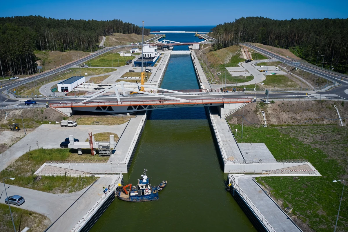 Zgodnie z zapowiedziami 17 września ma zostać uruchomiony Kanał Żeglugowy przez Mierzeję Wiślaną. "W tym symbolicznym dniu zerwiemy z dominacją Rosji w regionie" - wiceminister infrastruktury Marek Gróbarczyk.