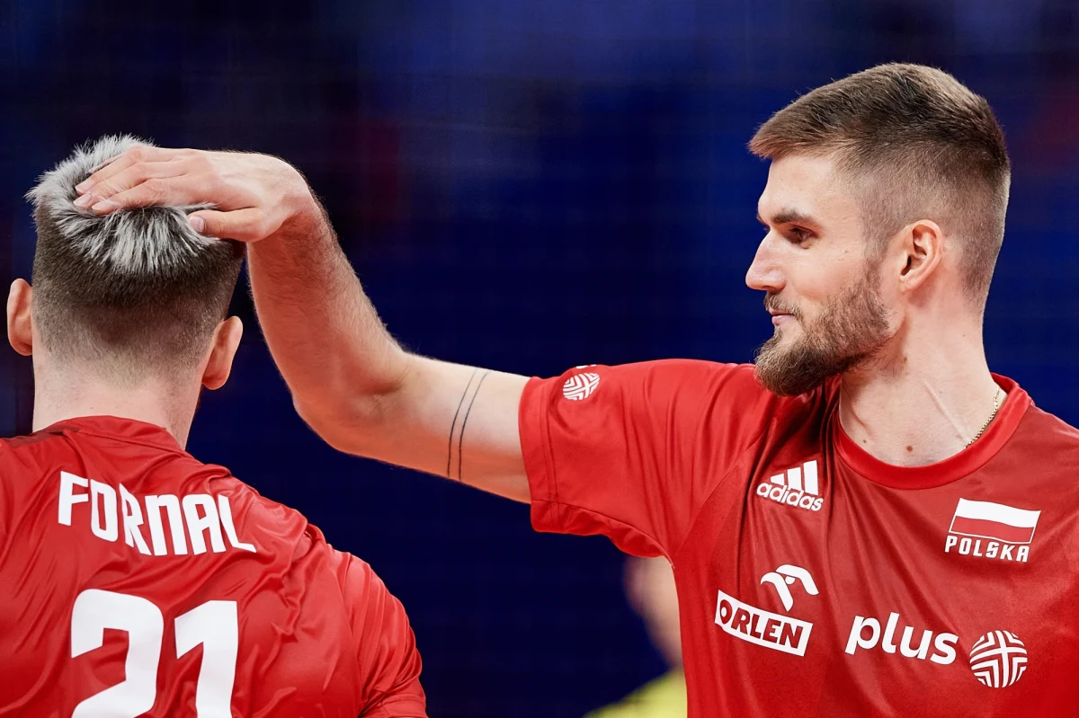 Gra w siatkówkę i wspiera młodszych kolegów w zespole. Gdy jest potrzebny, wchodzi na boisko i robi różnicę na siatce. Poza tym sporo publikuje w mediach społecznościowych i rozkręca atmosferę w kwadracie dla rezerwowych. To Karol Kłos jakiego zapewne nie znacie. W rozmowie z Wojciechem Marczykiem opowiedział o tym, co dzieje się obok siatkarskiego boiska.