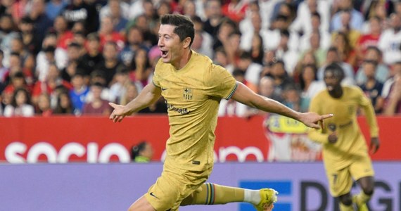 Piłkarz Barcelony Robert Lewandowski zdobył bramkę w wyjazdowym meczu 4. kolejki hiszpańskiej ekstraklasy z Sevillą (3:0). Z pięcioma golami Polak jest współliderem klasyfikacji strzelców. Liderem tabeli po zwycięstwie nad Betisem Sewilla 2:1 jest nadal Real Madryt.