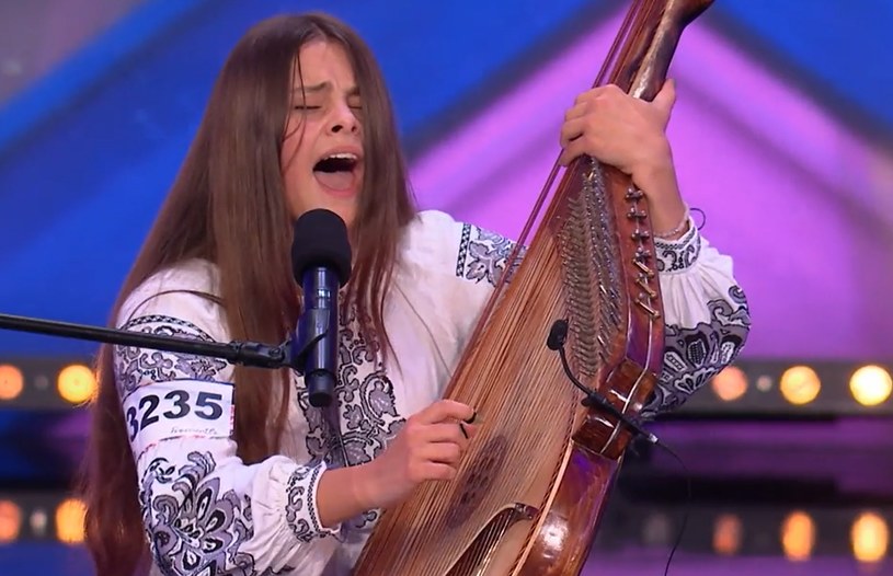 Rozpoczęła się 14. edycja popularnego programu "Mam Talent". W pierwszym odcinku wystąpiła m.in. Maria Hnativ z Ukrainy, która zaśpiewała utwór "Stefania" zespołu Kalush Orchestra. 17-latka zrobiła ogromne wrażenie na jurorach - każdy z nich był na "Tak".  Po występie na Facebooku programu pojawiło się jednak wiele negatywnych komentarzy.