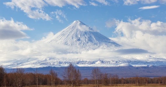 Co najmniej sześć osób zginęło podczas wspinaczki na wulkan Kluczewska Sopka położony na rosyjskiej Kamczatce - informuje BBC. Sześciu kolejnych wspinaczy jest poszukiwanych. Kluczewska Sopka to najwyżej położony czynny wulkan w Eurazji.