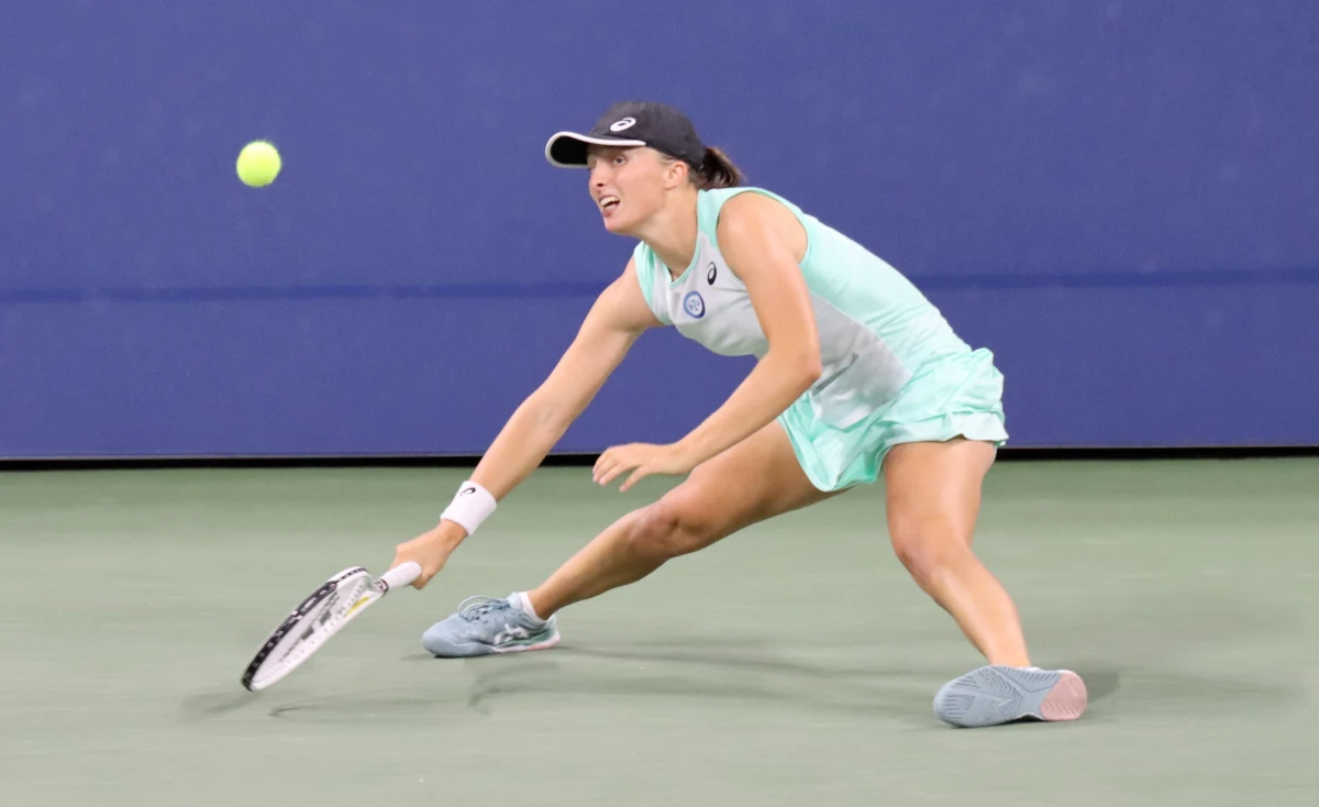 Iga Świątek wygrała 6:3, 6:4 zacięty mecz w 3. rundzie tenisowego US Open z Amerykanką Lauren Davis. W poniedziałek jej rywalką będzie Niemka Jule Niemayer, z którą dotychczas jeszcze nie grała. "Nie wiem czego się spodziewać. Chcę zagrać skoncentrowana i wypełniać założenia taktyczne" - powiedziała.