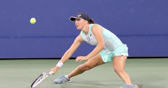 Iga Świątek wygrała 6:3, 6:4 zacięty mecz w 3. rundzie tenisowego US Open z Amerykanką Lauren Davis. W poniedziałek jej rywalką będzie Niemka Jule Niemayer, z którą dotychczas jeszcze nie grała. "Nie wiem czego się spodziewać. Chcę zagrać skoncentrowana i wypełniać założenia taktyczne" - powiedziała.