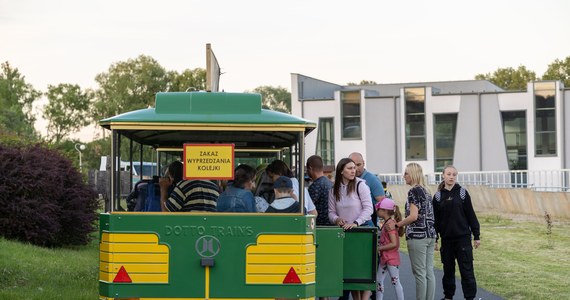 ​74 organizacje pozarządowe będą prezentować swoje inicjatywy w trakcie niedzielnego Poznańskiego Targu Dobra. Wydarzenie jest organizowane po raz 12. Odwiedzający będą mogli m.in.  skorzystać z pomocy doradców zawodowych.