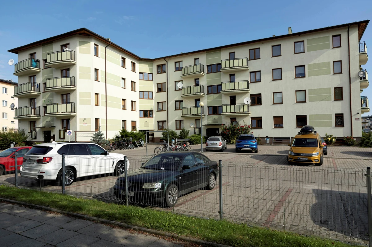 17-latkowi z Oławy postawiono zarzut zabójstwa swojego ojczyma. Mężczyzna został kilkakrotnie uderzony siekierą w głowę i zmarł na skutek odniesionych obrażeń. Do tragedii doszło w niedzielę po południu.