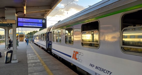 Wykonawca remontu stacji Warszawa Zachodnia uszkodził sieć trakcyjną. Są duże zmiany w kursowaniu pociągów jadących przez stolicę.