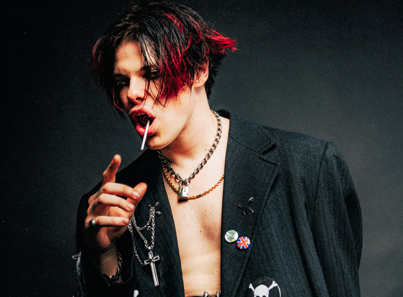 Cieszący się międzynarodowym uznaniem, wielokrotnie nagradzany brytyjski muzyk wydaje dziś swój nowy długo oczekiwany, trzeci album studyjny, pt. "YUNGBLUD".