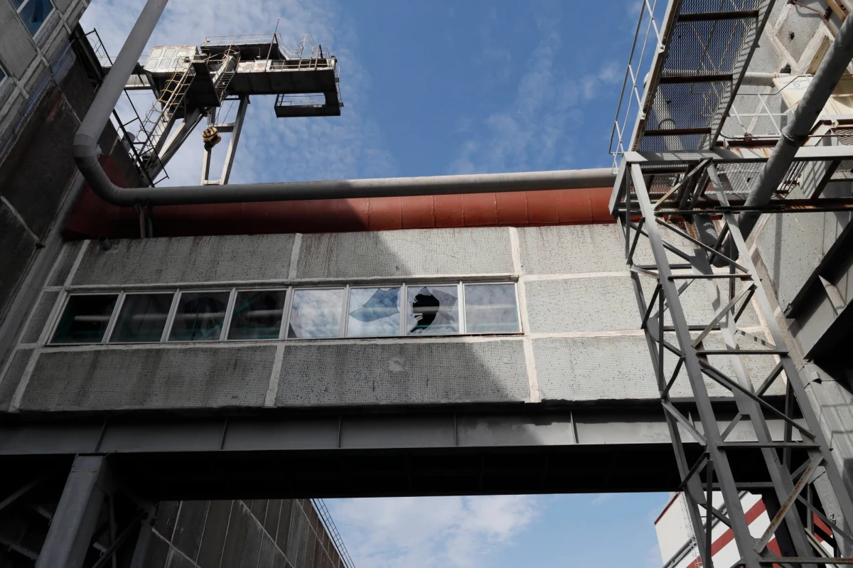 W Zaporoskiej Elektrowni Atomowej odłączono ostatnią linię, łączącą ją z siecią energetyczną Ukrainy – powiadomił ukraiński koncern Enerhoatom. Jako przyczynę podał rosyjskie ostrzały i zniszczenie linii przez pożar.