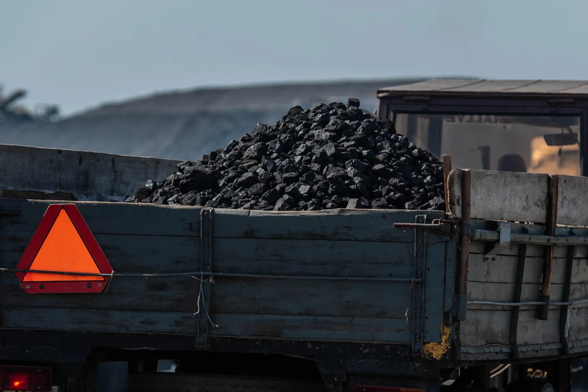Sierpień 80 zapowiada, że od 12 września w każdy poniedziałek przed biurem poselskim szefa rządu w Katowicach ustawiać się będzie kolejka po tani węgiel. Związkowcy podkreślają, że Mateusz Morawiecki i ministrowie z jego rządu obiecali Polakom tani surowiec. 