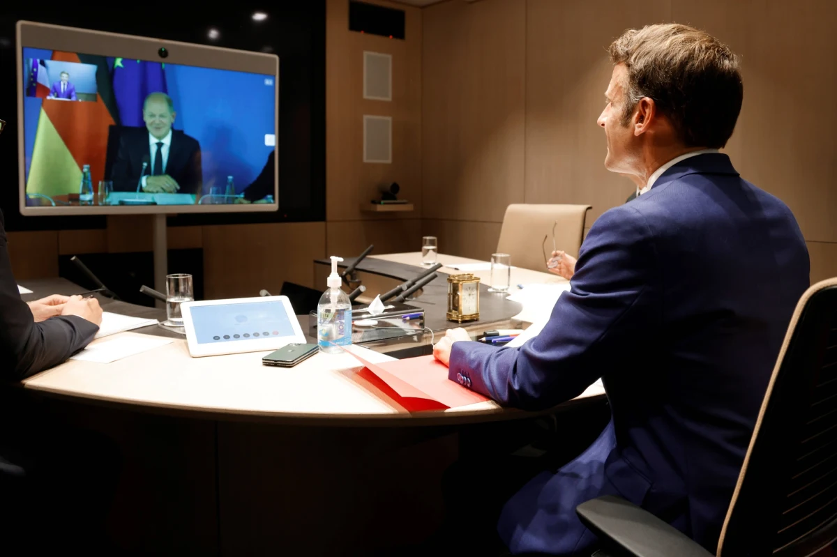 "Francja zobowiązała się do dostarczania gazu do Niemiec, które w zamian mogą zaopatrywać ją w energię elektryczną, jeśli tej zimy dojdzie do kryzysu energetycznego" - poinformował prezydent Emmanuel Macron na konferencji prasowej po wideorozmowie z kanclerzem Niemiec Olafem Scholzem.