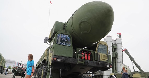 Rosja kupuje od Korei Północnej miliony pocisków artyleryjskich i rakiety krótkiego zasięgu, co świadczy o skuteczności sankcji gospodarczych nałożonych na Kreml; restrykcje poważnie ograniczyły możliwości Moskwy w zakresie importu - poinformował dziennik "New York Times", powołując się na raport amerykańskiego wywiadu.