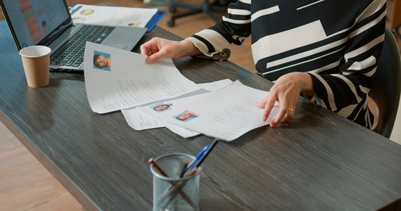 Według wstępnego odczytu stopa bezrobocia w sierpień wyniosła 4,9 proc. – powiedziała minister rodziny i polityki społecznej Marlena Maląg. Zaznaczyła, że to oznacza, że poziom bezrobocia w sierpniu został utrzymany na poziomie lipca i czerwca.