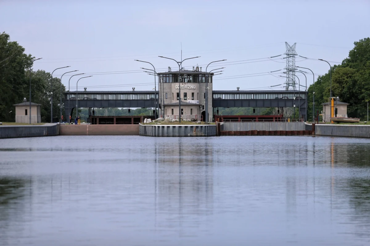 Wojewoda śląski zakazuje korzystania z części wód Kanału Gliwickiego. To skutek pojawienia się tam śniętych ryb. Na jego części wprowadzono także zakaz żeglugi.