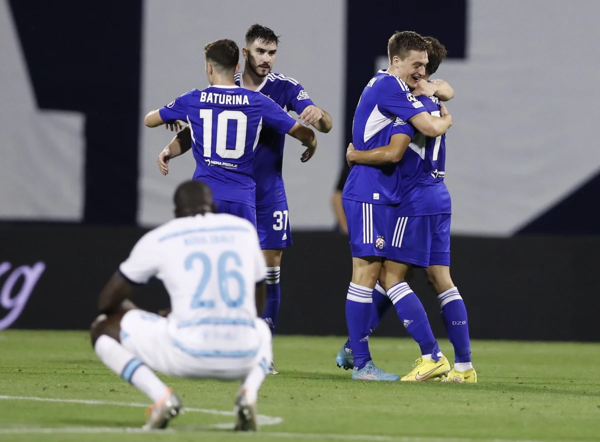 Dinamo Zagrzeb niespodziewanie wygrało u siebie 1:0 z Chelsea Londyn, a Borussia Dortmund pokonała FC Kopenhaga 3:0 w pierwszych meczach fazy grupowej piłkarskiej Ligi Mistrzów sezonu 2022/23.