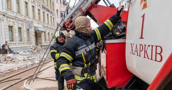 W Charkowie w Ukrainie, po rosyjskim ostrzale, płonie budynek produkcyjny. Do ataku doszło w dzielnicy Niemyszlanskiej. Na razie nie ma informacji o ofiarach.   