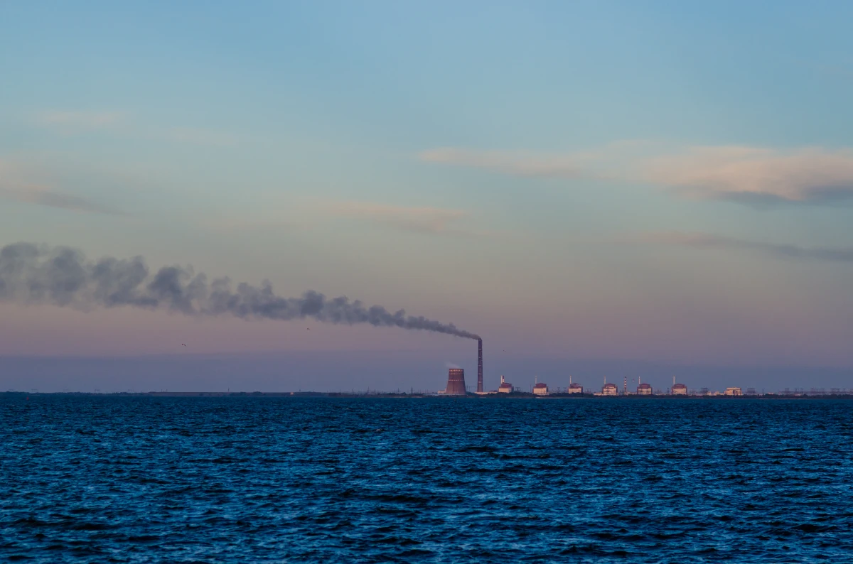 „Rosja nie ma prawa wykorzystywać zaporoskiej elektrowni jądrowej w swojej brudnej wojnie, musi powstrzymać agresję i wycofać swoje wojska z Ukrainy” - powiedział we wtorek przedstawiciel USA w ONZ ambasador Jeffrey DeLaurentis, informuje Ukrinform.