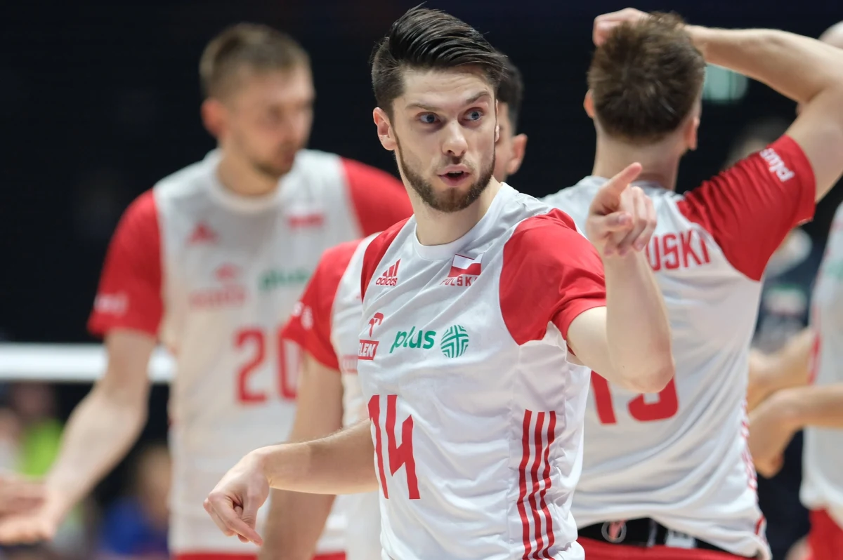 "Rafael Nadal układa butelki z wodą zawsze w określony sposób, bo wie, że jeżeli tak zrobi - wszystko będzie dobrze i nic nie będzie mu przeszkadzać. O to chodzi w takich zachowaniach" – wyjaśnia w rozmowie z RMF FM Aleksander Śliwka. Przyjmujący siatkarskiej reprezentacji Polski podkreśla, że sam ma sporo swoich przedmeczowych rytuałów i przyzwyczajeń. A przykład doskonałego hiszpańskiego tenisisty nie jest przypadkowy, bo to jeden ze sportowych wzorów reprezentanta Polski. O tym czego można nauczyć się od Rafaela Nadala, a także o sile przyzwyczajeń i rytuałów w sporcie z Aleksandrem Śliwką rozmawiał Wojciech Marczyk z redakcji sportowej RMF FM. 