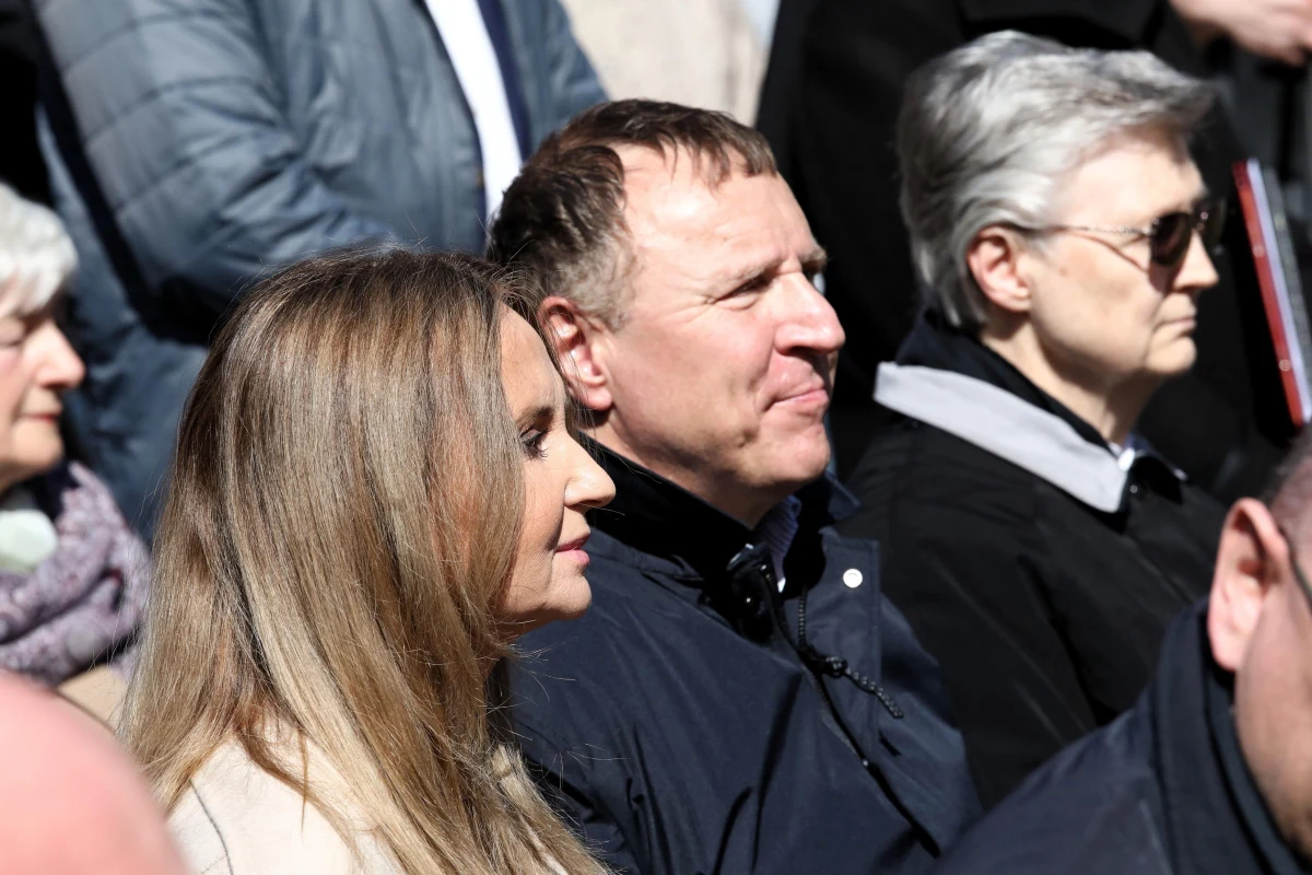 Odwołanie Jacka Kurskiego dla wszystkich było zaskoczeniem – przyznał szef klubu PiS, wicemarszałek Sejmu Ryszard Terlecki. Pytany o przyszłość Kurskiego odparł: "Pewnie pewne informacje pojawią się po piątkowym kierownictwie".