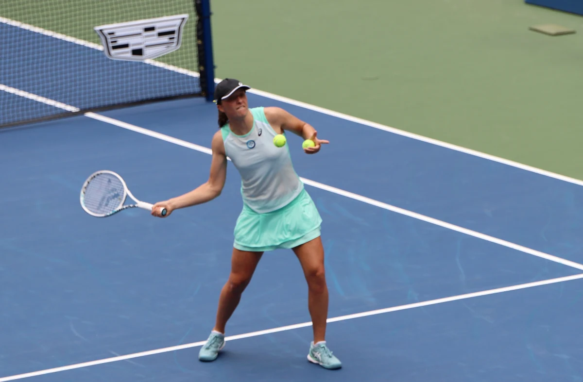 W nocy ze środy na czwartek czasu polskiego Iga Świątek zagra z Jessicą Pegulą w ćwierćfinale wielkoszlemowego US Open. Spotkanie ma się rozpocząć o godz. 1:00. W tym roku najlepsza polska tenisistka dwukrotnie wygrała z 28-letnią Amerykanką.