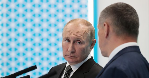 W sieci pojawiło się nowe nagranie z Władimirem Putinem. Rosyjski prezydent spotkał się z młodzieżą na Kamczatce. Na krótkim filmie widać, jak polityk nienaturalnie rusza ręką i nogami.