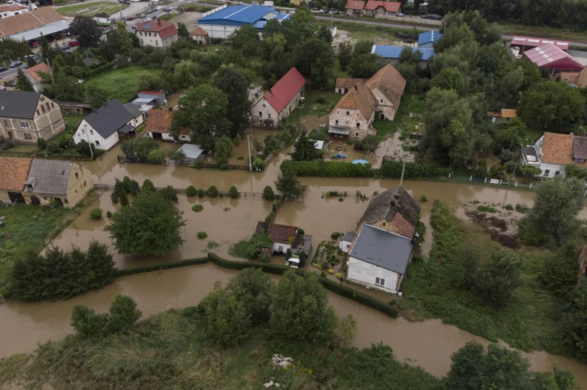 ​Gmina Marcinowice na Dolnym Śląsku podliczyła straty spowodowane ostatnimi ulewami i dwiema powodziami. To około 26 milionów złotych, nie wliczając strat osób prywatnych - podaje wójt. Co dokładnie zniszczyła woda?