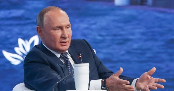 "Niczego nie straciliśmy i niczego nie stracimy" - tak na pytanie, czy Rosja poniosła straty w wyniku specjalnej operacji militarnej w Ukrainie, odpowiedział Władimir Putin w trakcie Wschodniego Forum Ekonomicznego odbywającego się we Władywostoku. "Mogę powiedzieć, że głównym zyskiem jest wzmocnienie naszej suwerenności i to jest rezultat tego, co teraz się dzieje" – dodał prezydent Rosji.