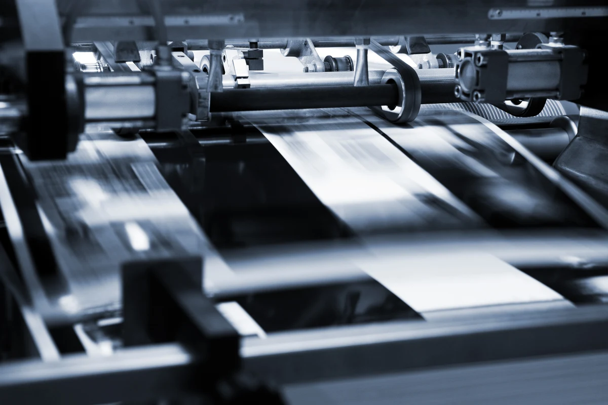 Przed nami drastyczne podwyżki cen papieru. Na rynku brakuje celulozy, rosną też koszty surowców i energii potrzebnej do produkcji. Sytuacja na rynku papierniczym załamała się jesienią ubiegłego roku, od tamtej pory jest tylko drożej - alarmują drukarnie. Książka czy gazeta może stać się wkrótce towarem luksusowym