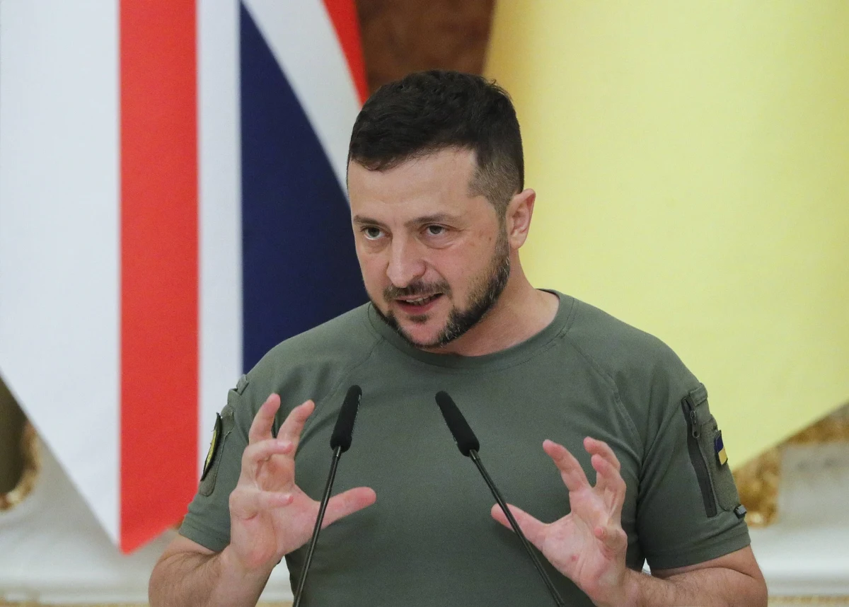 Prezydent Ukrainy Wołodymyr Zełenski otrzymał tytuł "Człowieka roku" XXXI Forum Ekonomicznego w Karpaczu. „To także wyróżnienie dla narodu ukraińskiego, dla dzielnych żołnierzy ukraińskich” - powiedział ambasador Ukrainy w Polsce Wasyl Zwarycz, który odebrał nagrodę w imieniu Zełenskiego.