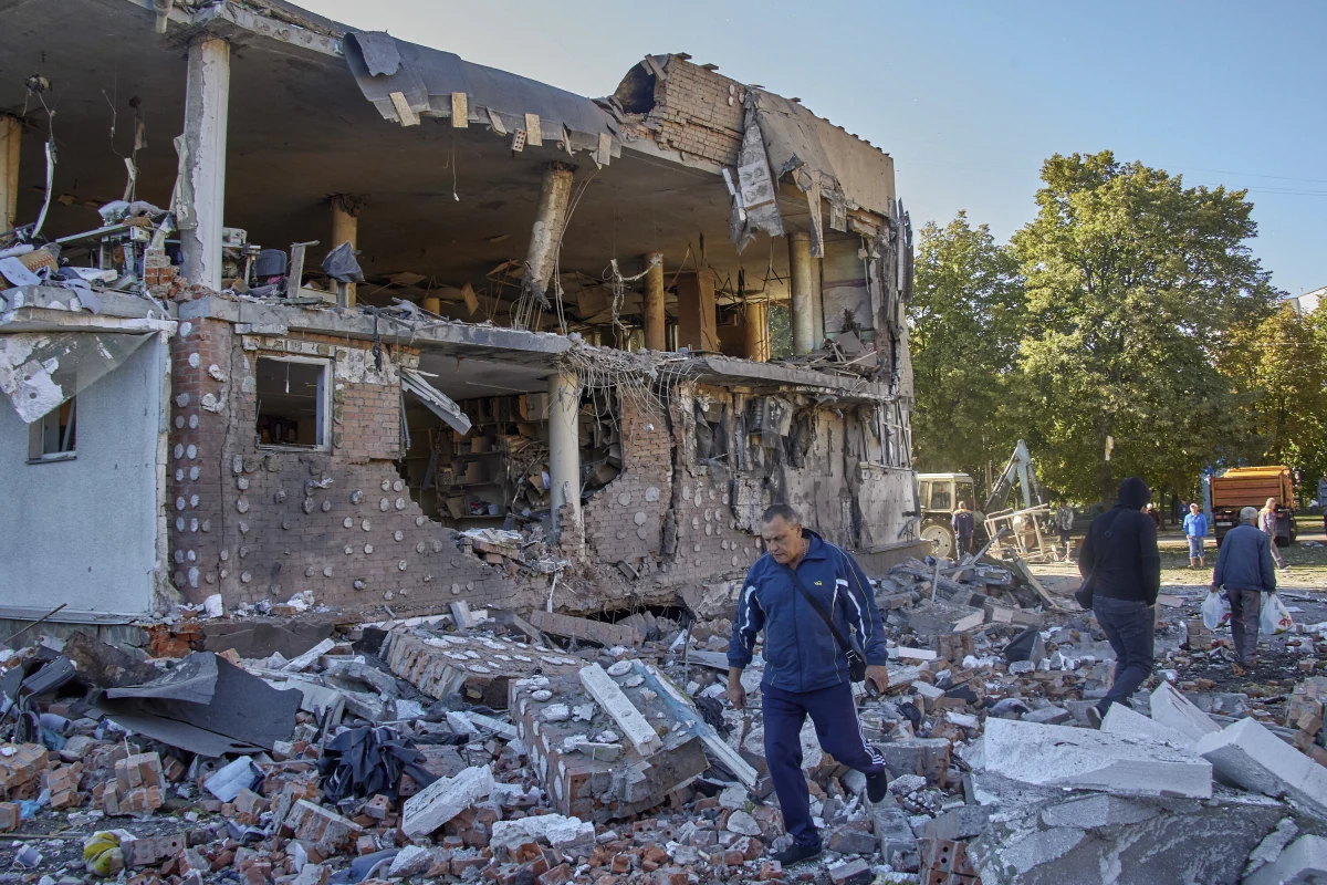 Sytuacja militarna na południu Ukrainy jest „dość dynamiczna, ale pod kontrolą” sił ukraińskich, które atakowały ostatniej doby rosyjskie węzły logistyczne i punkty dowodzenia – podała w czwartek agencja Ukrinform, cytując ukraińskie dowództwo operacyjne Południe.