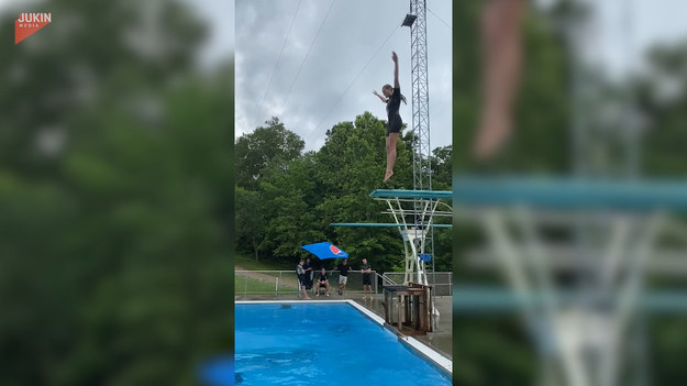 Sport to spektakl dla oka! Za perfekcyjnie wykonanym skokiem, rzutem czy uderzeniem stoją niekiedy tysiące nieudanych prób. Łącznie z tymi, w trakcie których ląduje się na twarz. Na przykład w basenie, tak jak w przypadku pewnej młodej dziewczyny. Zobaczcie, czym zaowocowały czynione przez nią starania. Efekt zdaje się je wynagradzać!