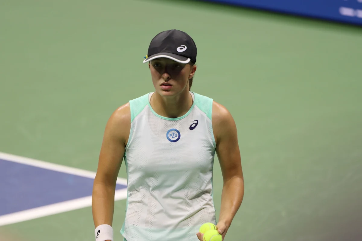 Już tylko cztery zawodniczki pozostały w grze o końcowy triumf na wielkoszlemowym US Open. Kto awansuje do wielkie finału? To rozstrzygną mecze pomiędzy Francuzką Caroline Garcią i Tunezyjką Ons Jabeur oraz Igą Świątek i Białorusinką Aryną Sabalenką. Na początek o 1 w nocy zagrają Francuzka i Tunezyjka. 