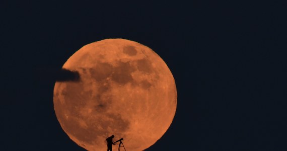 Zbliża się wyjątkowo jasna pełnia Srebrnego Globu. Od 10 września będzie można obserwować tzw. Księżyc Żniwiarzy. Dlaczego tak się nazywa?
