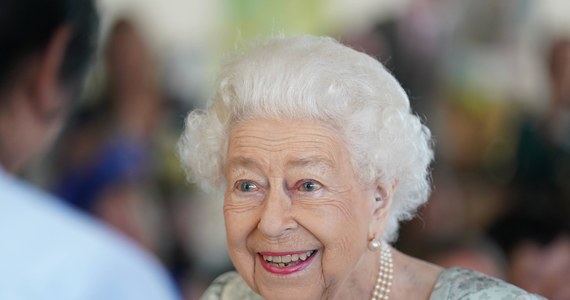 Lekarze martwią się o stan zdrowia 96-letniej Elżbiety II - taką informację przekazał Pałac Buckingham. Do zamku Balmoral w Szkocji, gdzie pod opieką lekarzy przebywa królowa Wielkiej Brytanii, dotarły już jej wszystkie dzieci i książę William. W drodze do rezydencji jest z kolei drugi z wnuków królowej - książę Harry.
