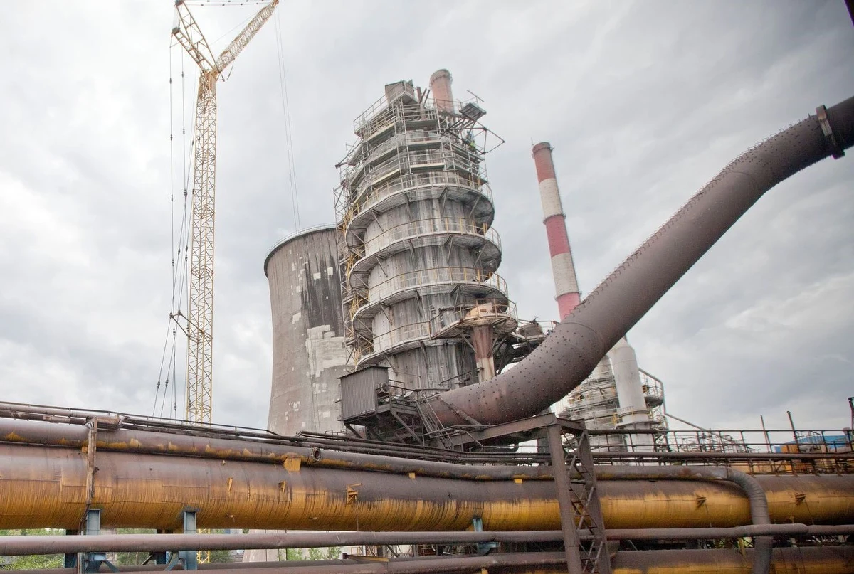 ArcelorMittal Poland tymczasowo wstrzyma pracę jednego z wielkich pieców w Dąbrowie Górniczej. Nastąpi to pod koniec września. Powód? Pogarszająca się w ostatnich tygodniach sytuacja na rynku oraz wysokie ceny energii.
