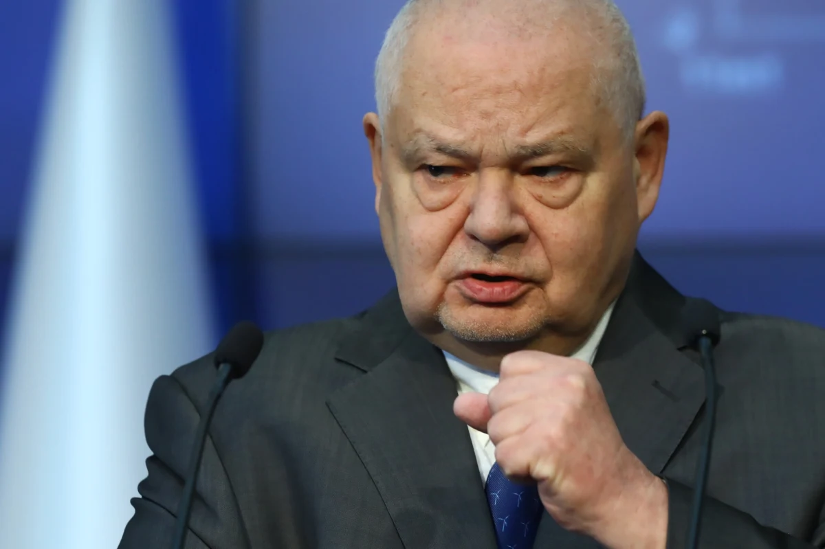 "Stopy procentowe szybko nie będą spadać. Jeżeli obniżki będą, to nie wcześniej niż w przyszłym roku" – powiedział na konferencji prasowej prezes Narodowego Banku Polskiego Adam Glapiński. "Całą gospodarkę światową czekają trudniejsze czasy, co polega m.in. na wyższej inflacji, która niedługo będzie jednoczesna ze spowolnieniem wzrostu, stagnacją, a w niektórych krajach z recesją" - dodał Glapiński. Zaznaczył jednak, że w Polsce recesji nie przewiduje.