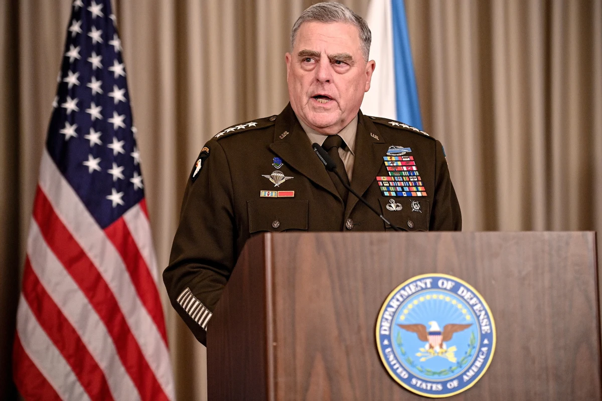 "To, co robią Ukraińcy, to bardzo przemyślany atak. Skutecznie używają swojej artylerii, by wykreować warunki pod manewry lądowe i osiągnąć zamierzone cele" - tak skomentował ukraińską ofensywę na południu Przewodniczący Kolegium Połączonych Szefów Sztabów Mark Milley. Amerykański dowódca podkreślił, że Ukraińcy robią "miarowe postępy".