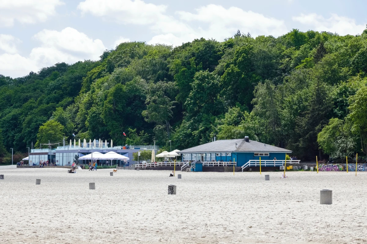 Przez ostatnie dwa lata, w czasie pandemii, przedsiębiorcy w Gdyni za zajęcie metra kwadratowego chodnika płacili symboliczny jeden grosz. Ale zgodnie z decyzją radnych ulga przestaje obowiązywać. Teraz dzienna stawka będzie wynosić 1 złoty 20 groszy.