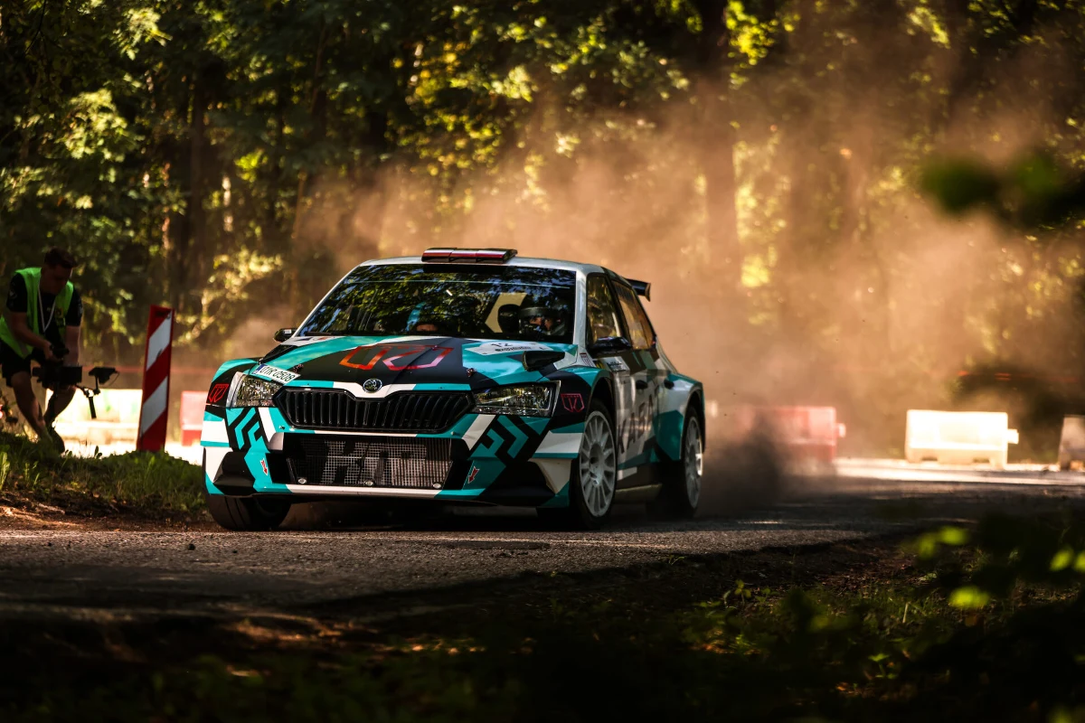 Kierowcy biorący udział w Rajdzie Śląska rozpoczną dziś zawody na zrewitalizowanej ulicy Dworcowej w Katowicach. W tym miejscu kibice będą mogli z bliska zobaczyć wszystkie samochody i porozmawiać z kierowcami oraz pilotami. W centrum miasta wprowadzone zostaną zmiany w organizacji ruchu.