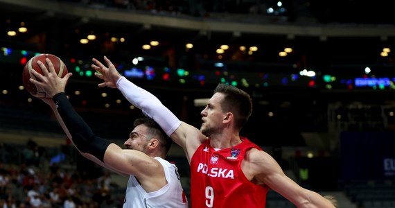 Reprezentacja Polski koszykarzy przegrała w Pradze z Serbią 69:96 (14:28, 19:24, 17:20, 19:24) w swoim piątym, ostatnim meczu grupy D mistrzostw Europy. Biało-czerwoni z trzeciego miejsca w tabeli (bilans 3-2) awansowali do 1/8 finału i zmierzą się w Berlinie z Ukrainą.