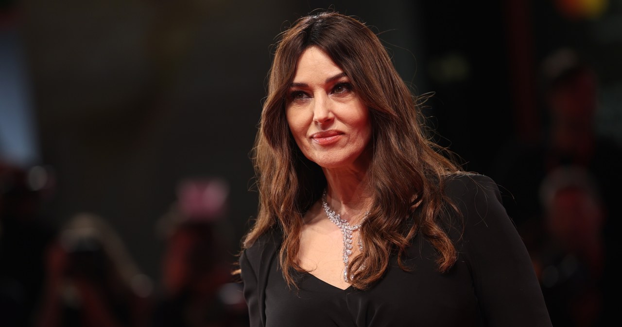 Monika Bellucci błysnęła na czerwonym dywanie na festiwalu filmowym w Wenecji, gdzie prezentowany był najnowszy film z udziałem 57-letniej piękności - "Siccità" Paola Virziego. ​"Im jestem starsza - tym jestem piękniejsza" - twierdzi gwiazda.