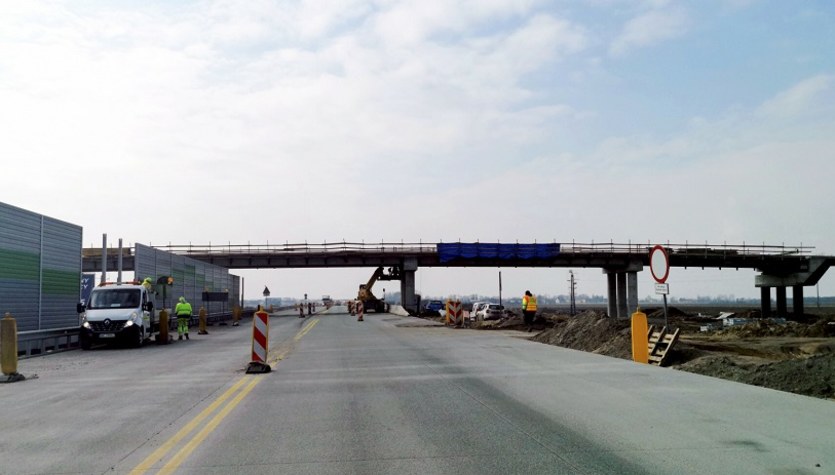 Budowa autostrady A1: Zakończono układanie betonowej nawierzchni na ostatnim odcinku w woj. łódzkim