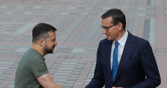 W czasie wizyty w Kijowie premier Mateusz Morawiecki podziękował prezydentowi Ukrainy Wołodymyrowi Zełenskiemu "za jego zrozumienie i gotowość do sprzedaży energii elektrycznej z elektrowni Chmielnicki do Polski". Jak tłumaczył, będzie to możliwe "w krótkim czasie". 