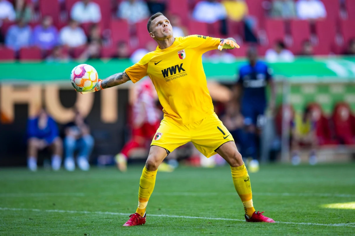 Rafał Gikiewicz był bohaterem Augsburga w wyjazdowym meczu z Werderem Brema w 6. kolejce piłkarskiej ekstraklasy Niemiec. Polski golkiper obronił rzut karny w doliczonym czasie gry, a jego zespół zwyciężył 1:0. W ekipie gości wystąpił też Robert Gumny.