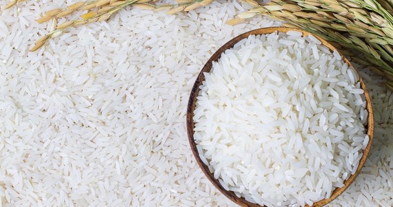 ​Ceny ryżu mogą wzrosnąć. Indie, jeden z największych eksporterów zbóż, nałożył zakaz eksportu ryżu łamanego i podatek eksportowy na inne odmiany. Wszystko, by ograniczyć wzrosty cen w kraju.