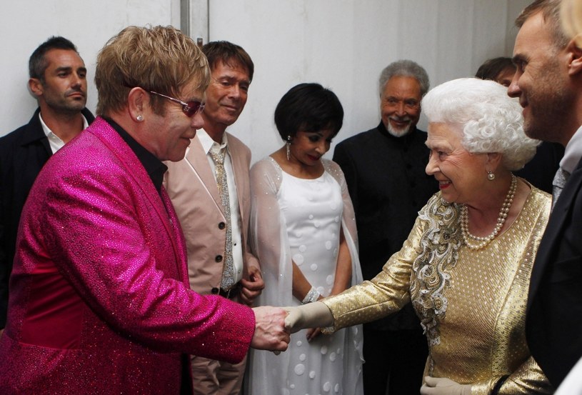 Sir Elton John uczcił muzyką pamięć zmarłej królowej Elżbiety II podczas koncertu w Toronto. Brytyjski muzyk jest obecnie w Kanadzie z koncertami swojego tournée "Farewell Yellow Brick Road The Final Tour".