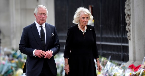 Nowy król Wielkiej Brytanii Karol III przyznał w piątek, przyjmując na pierwszej audiencji premier Liz Truss, że śmierć jego matki, królowej Elżbiety II była momentem, którego się obawiał.